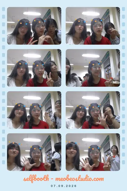 Photo strip shot in Cutebooth, Mèo Béo Studio's online photo booth